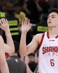 乐鱼体育平台-山西上半场篮板24-17领先广厦7个，但半场落后广厦11分