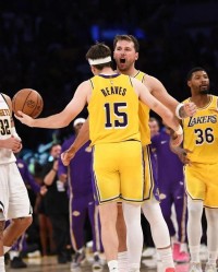 乐鱼体育平台-詹皇吹爆里夫斯:那是大师级的打铁 因为大家都想罚进没人会练罚丢